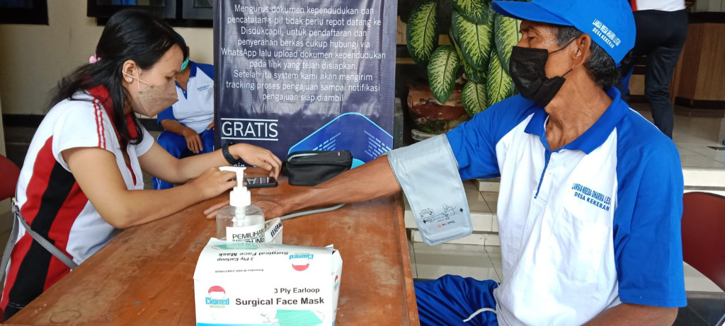 Olahraga bersama Karang Lansia "Wreda Dharma Lestari" Desa Kekeran